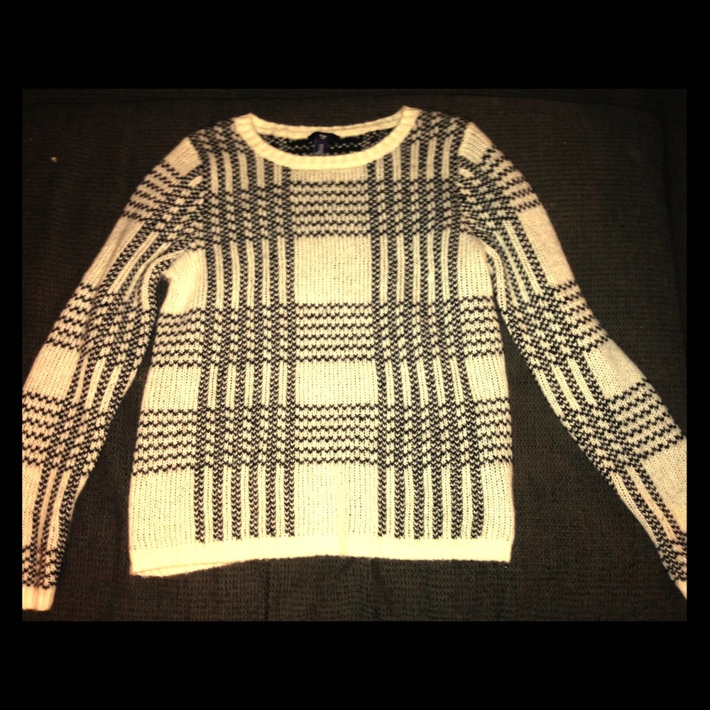 Gap sweater